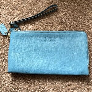 Coach Double Zip Wristlet - Pebble Leather Sky Blue